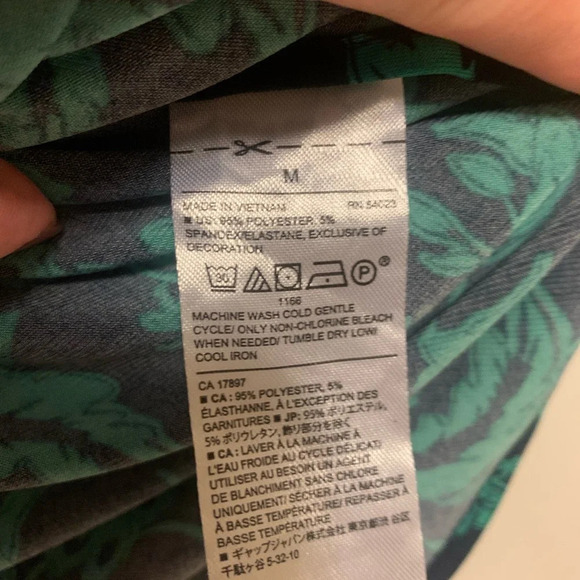 Banana Republic Sleeveless Blouse - Picture 6 of 6